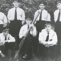 Is.54.1a OLS 1954 op 4 juli OLS wonnen, vlnr Sjeng van Deursen, Jan Puts, Willem Snijders, buksmeester André Philips, Grad van Lier, Tjeu van Deursen en Sjra van Heugten
