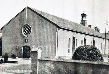 Is.55.a1a. Noodkerk met torentje 1946-1955 herbergde in 1955 tentoonstelling OLS Meijel